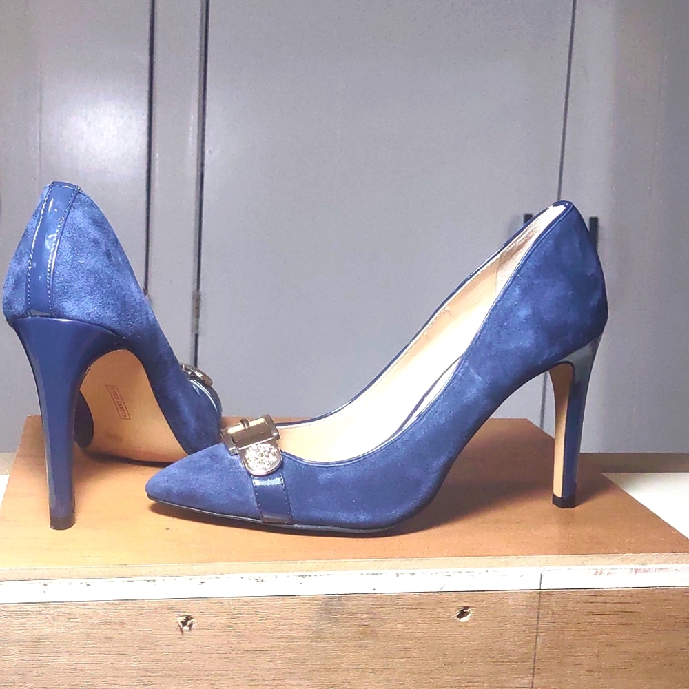 Vince Camuto Blue suede and patent heels Size 5.5M